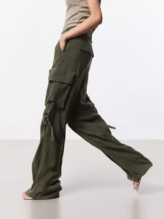 MO&Co. Women's Straight Cargo Style Pants These pants are made from 100% Cupro fabric that's lightweight, breathable, and has a soft, silky feel. Feature a relaxed fit and cargo style, while the wide pockets on the sides provide ample storage space and functionality. Perfect for casual wear and outdoor activities. Features : - Relaxed straight leg in cargo style- Wide pockets on the sides- Zip and button closure Code: MBD2PAT014The back length of size M is 106.5cmMATERIALS & CARE Material: 100% Utility Full-length Pants With Cargo Pockets, Versatile Full-length Cargo Pants With Pockets, Mid-rise Solid Cargo Pants With Belt Loops, Solid Ankle-length Cargo Pants With Belt Loops, Wide-leg Nylon Cargo Pants With Pockets, Cupro Fabric, Cargo Style, Style Pants, Side Zip