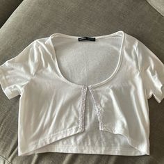 Crop White Tee Short Sleeve Never Worn. Basic Short Sleeve Crop Top For Day Out, White Fitted Crop Top For Day Out, Basic White Tops For Day Out, White Fitted Casual Crop Top, Casual Fitted White Crop Top, Casual White Fitted Crop Top, Cropped White Tee, Shein Tops, White Tee