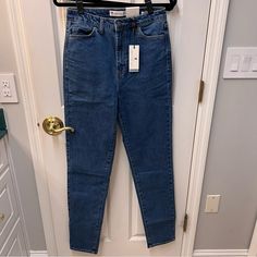 American Tall The Lola - Slim-Fit Tall High Waisted Jeans Women’s Size 28x 35. New With Tags. I Accidentally Bought The Wrong Size. High Rise Black Jeans, Floral Jeans, Frayed Jeans, I Accidentally, High Waisted Mom Jeans, Tall Jeans, Juniors Jeans, Striped Jeans, Printed Jeans