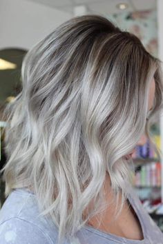 Platinum Ice Blonde Hair Dark Roots, Fall Ice Blonde Hair Color, Undercut Shoulder Length Hair For Women, Rooted Icy Blonde Hair, Ice Blonde Balayage Short Hair, White Balayage Short Hair, Root Melt Icy Blonde, Silver Balyage Short Hair, White Blonde Balayage Short Hair