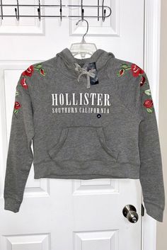 Hollister Women Cropped Embroidered Graphic Boxy Hoodie, Size XS, New with Tag. Please let me know if you have any questions. Check out my other listings. Hollister Outfits, Boxy Hoodie, Women Crop, Let Me Know, Hollister, Shop Now, Let Me, Sweatshirts, Best Deals