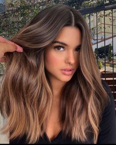 Rambut Brunette, Brown Hair Inspo, Brunette Hair With Highlights, Spring Hair Color, Brunette Balayage Hair, Brown Hair Balayage, Balayage Brunette, Spring Hairstyles