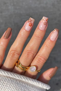 flower design on short square nails Brown Nails Design, Short Square Nails, Her Nails, Fall Acrylic Nails