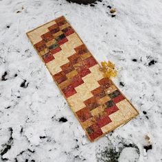 Autumn table runner Quilted Tablecloths, Fall Table Runner Patterns, Heart Placemats, Quilted Runners, Autumn Table Runner, Autumn Patchwork, Quilted Table Runners Christmas, Table Runner Tutorial, Fall Quilt