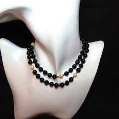 Vintage 14k Yellow Gold Black Onyx White Cultured Pearl Beaded Necklace 14k Gold Clasp - Etsy Elegant Formal Jewelry With Black Beads, Elegant Black Beaded Jewelry For Formal Occasions, Elegant Formal Black Beaded Jewelry, Classic Black Beaded Jewelry As Gift, Elegant Double Strand Black Bead Jewelry, Classic Gold Jewelry With Black Beads, Classic Onyx Round Bead Jewelry, Classic Onyx Round Beads Jewelry, Classic Onyx Necklaces For Formal Occasions