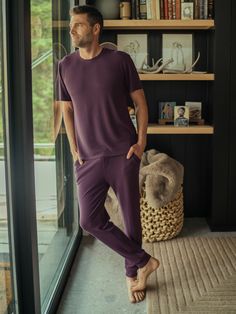 Experience a new level of comfort and style with our innovative Bamboo Waffle Knit Pant, featuring a relaxed fit with a pull-on elastic waistband and side pockets. Made from an eco-friendly blend of bamboo viscose, this pant is breathable, temperature-regulating, and odor-neutralizing, keeping you fresh and cool through hours of wear. Men's Bamboo Viscose Waffle Knit Pants in Olive (Size: XX-Large) - Cozy Earth Lounge Wear Mens Fashion, Men’s Pajamas, Mens Loungewear Fashion, Mens Lounge Wear, Male Pajamas, Sleepwear Aesthetic, Mens Leisure Wear, Lounge Wear Men, Jojo Pose