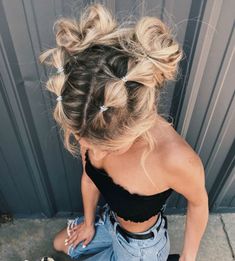 Rave Hair, Fest Outfits, Peinados Fáciles Para Cabello Corto, Hair Stylies, Work Hairstyles, Penteado Cabelo Curto, Hairdo For Long Hair, Hair Stylist Life, Easy Hairstyles For Long Hair