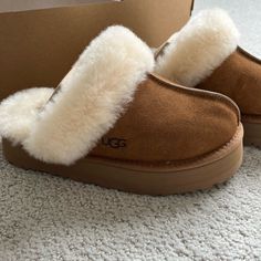 New In Box Ugg Disquette Slipper. Popular Chestnut Color. Never Worn. Sold Out In Store And Online. Size 6. Received For Christmas But They’re Too Small. Ugg Disquette Slipper, Uggs Slippers Platform, Ugh Disquette Slipper, Cute Slippers Aesthetic, Ugg Slippers Aesthetic, Sleep Shoes, Brown Ugg Slippers, Uggs Slides, Wishlist Shoes