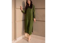 Item details:- Handmade 👉Lift your style with this timeless kurti with pant set from TarzIndianLehenga. 👉Crafted from SILK FABRIC, it's designed with Collared Neck and Long Sleeves. 👉The dress is paired with a NARROW PANTS in the same hue .Finish the look with some ELEGANT statement jewelry. 🌸Product Specifications:- KURTI-- Fabric:- Silk and Soft Organza Length:- 48"(can be customised) Inner:- Cotton Style:- Straight Fit Neck:- Collared BOTTOM:- Fabric:- Silk Inner:- Cotton Length:- Upto 40 Semi-stitched Formal Kurta, Semi-stitched Kurta For Formal Occasions, Elegant Green Pant Set For Eid, Elegant Festive Pant Set With Self Design, Green Pakistani Suit, Pant Set Outfit, Women With Sleeves, Wedding Suit Women, Punjabi Wedding Suit