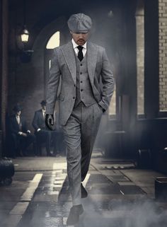 Thomas Shelby Peaky Blinders Vintage Gray Tweed Suit is a statement piece that vaunts itself with a herringbone tweed weave which has an old-school finish. Styled for a perfect gentleman, this eye-catching suit gives an on-trend yet luxurious tailored fit look. Whether you're attending high-profile business meetings, exclusive evening galas, or making a statement at a wedding, this carefully chosen fabric drapes with impeccable fluidity, offering both striking visual appeal and exceptional comfo Thomas Shelby Suit, Gray Tweed Suit, 1920s Suit, Gangster Suit, Thomas Shelby Peaky Blinders, Mens Tweed Suit, Grey Tweed Suit, Dapper Gentleman Style, Mens Suit Style