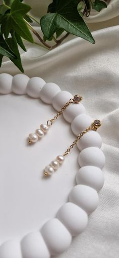 Add a touch of timeless elegance to your jewelry collection with these gorgeous long earrings adorned with three soft pearls. Each earring is made of delicate pearls, carefully selected for their luster and natural beauty, creating a refined and sophisticated look. Their slender length elongates the neck and adds graceful movement to every step, perfect for special occasions or to add a chic touch to your everyday outfit. These lightweight and comfortable earrings are the perfect choice for thos Unique Pearl Earrings, Comfortable Earrings, Graceful Movement, Sweet Earrings, Earrings Elegant, Everyday Outfit, Elegant Earrings, Chandelier Earrings, Long Earrings