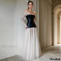 Olivia Mark - Elegant Off-Shoulder Evening Dress with Vegan Leather Panel and Sheer Tulle Look Formal, Couture Mode, Tube Top Dress, Elsa Hosk, Leather Patchwork, Tulle Gown, Maxi Dress Evening, Patchwork Dress, Moda Vintage