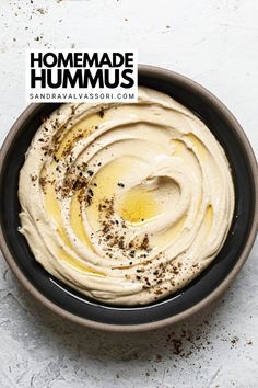 Learn how to make the BEST Smooth Hummus from scratch with all the tips and tricks. Fresh, healthy and clean, this protein packed dip can be used in infinite ways- enjoy! Smooth Hummus Recipe, Vegetarian Menu, Veg Dishes, Morning Snack, Homemade Hummus, Summer Lunch, Savory Vegan