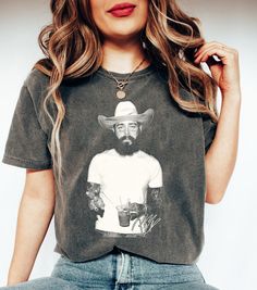 Post Malone Country Outfit, Graphic Tee Sayings, Post Malone Concert Outfits, Warren Zeiders Concert Outfit, Concert T Shirt Outfit, Cropped T Shirt Outfit, Post Malone Outfits Concert, Live Music Outfit, Post Malone Concert Outfit Ideas