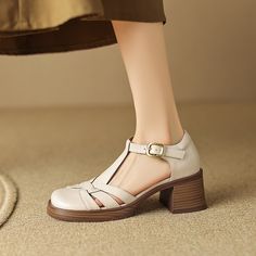 Welcome to Awakecrm Store! Caged Shoes, Female Sandals, Work Pumps, Pointy Pumps, Roman Sandals, Womens Gladiator Sandals, Off White Shoes, Woven Sandals, Ankle Strap Pumps