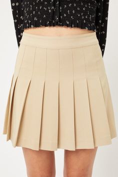 styled by alx couture miami boutiqe Zip Back Pleated Skirt Plaid Tennis Skirt, Nude Skirt, Tennis Skirt Outfit, Tennis Style, Tennis Skirts, Bootie Sandals, Black Espadrilles, Crochet Dress Pattern, Emma Roberts