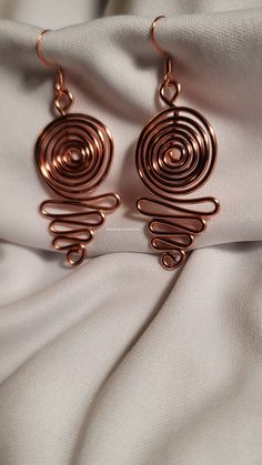 Beautiful 16 gage hammered copper wire wrapped spiral earrings -All pieces are made with top quality tarnish resistant copper wire. Why copper? Copper is a conductor of energy and works wonders when paired with healing crystals. Copper has healing properties itself. For example, not only is it a natural and necessary agent found in the body but it aids in mineral absorption, helps with arthritis, has anti-inflammatory and great anti-aging properties. Most importantly is help with proper immune f Copper Wire Earrings Diy, Hand Forged Copper Spiral Earrings, Spiral Copper Wire Jewelry With Ear Wire, Copper Spiral Wire Wrapped Earrings, Wire Wrapped Spiral Copper Earrings, Wire Wrapped Copper Spiral Earrings, Aluminum Wire Jewelry, Copper Jewellery, Wire Jewellery