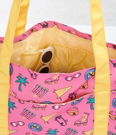 Live your 80’s fantasy with the Cakeworthy Barbie™ California Dream Tote Bag. Perfect for Barbie fans and fashionistas alike, this stylish beach tote is the perfect accessory to brighten up any beach day. Inspired by the sun-kissed beaches, vibrant 80’s motifs and the 1987 California Dream Barbie, this bag adds a touch of signature Barbie charm to any outfit.Available while supplies last. California Dream Barbie, Barbie Inspired, Outfits Unique, Fashion Barbie, Niche Design, Beach Tote, Barbie Girl, Vintage Barbie, Sun Kissed