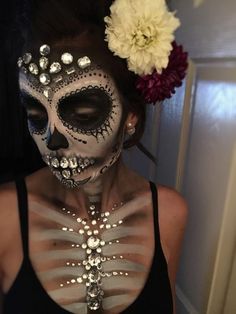 Skeleton Makeup Ideas, Maquillage Halloween Simple, Cosmetic Business, Halloween Makeup Sugar Skull, Halloweenský Makeup, Halloween Make-up Looks, Den Mrtvých, Dead Makeup, Skeleton Makeup