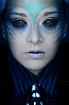 Deep Blue Sea-Monster? http://www.makeupbee.com/look_Deep-Blue-Sea-Monster_15010 Mermaid Fantasy Makeup, Halloween Mermaid, Monster Makeup, Movie Makeup, Creature From The Black Lagoon, The Black Lagoon, Special Effects Makeup