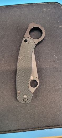 "Spyderco paramilitary 2 c81 backspacer signet ring finger loop hole is 7/8\" inside Diameter *Knife not included, for reference only" Pig Iron, From Santa, Ring Finger, Signet Ring, Really Cool Stuff, Ring, Unique Jewelry, Black