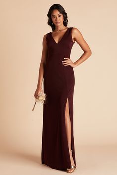 Sleek, modern and minimal, our Shamin bridesmaid dress features a plunging V neckline and body-skimming fit. Available in Cabernet. Bridal Parties Colors, Chic Bridesmaid Dresses, Taylor Wedding, Frock Designs, Grey Bridesmaids, Birdy Grey, Burgundy Bridesmaid, Dinner Dress Classy, Perfect Bridesmaid Dress