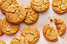 a bunch of cookies that have been cut in half and placed on top of each other