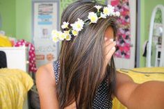 Brown hair swept to the side with light brown highlights and a cute flower crown. Hair Extensions Brown, Flowers In Her Hair, Tumblr Hair, Dream Hair, Clip In Hair Extensions, Hair Dos, Trendy Hairstyles, Hair Day, Pretty Hairstyles