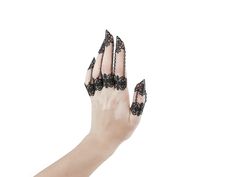 CLAW RINGS "ANTHRACITE" Filigree Claw Rings connected with chains. This unique finger accessory is perfect for cocktails, parties, fashion editorials, music videos, costumes/cosplay, halloween and drag queens. All claws and rings are fully adjustable. - The set of 10 finger armors is always 10% off compared to the set of 5. Hypoallergenic! Myril Jewels designs are Made of Stainless Steel + Anallergic Metal Alloy (lead and nickel safe) Comes in a rigid GIFT BOX with a silver logo + organza bag. G Goth Wedding Jewelry, Finger Claws, Metal Claws, Claw Rings, Metal Glove, Nail Rings, Black Claws, Claw Earrings, Halloween Ring