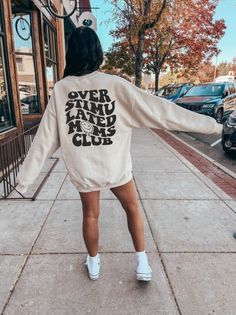 "Overstimulated Moms Club Sweatshirt, Mom Sweatshirt, Mama Sweatshirt, Gift For Mom, Oversized Sweatshirt, Trendy Sweatshirt, Aesthetic Shirt W H Y - S H O P - W I T H - S W E E T T C A P R I ? Thank you for stopping by! I'm Cassie and everything in my shop is made entirely by myself. I take pride in good quality, excellent customer service, and affordable prices. This is a unisex Gildan sweatshirt one of my favorites... Amazing quality, soft & comfortable. My products are made with a high quali Vsco Hoodie, Funny Skull, Rose Graphic, Skull Sweatshirt, Mrs Shirt, Look Retro, Retro Sweatshirts, Club Sweatshirts, Skull Shirt