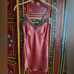 The Limited 100% Silk Camisole, Xs Nwt, Gorgeous Coral Rusty Pink Color, Side Slits Brown Lace, Adjustable Spaghetti Straps, Absolutely Gorgeous. Pink Lace Trim Tank Top With Spaghetti Straps, Pink Sleeveless Sleep Camisole, Pink Lace Trim Spaghetti Strap Tank Top, Pink Tank Camisole For Night Out, Pink Spaghetti Strap Camisole For Daywear, Pink Feminine Camisole For Night Out, Feminine Pink Camisole For Night Out, Pink Fitted Camisole For Sleep, Pink Camisole With Built-in Bra For Night Out