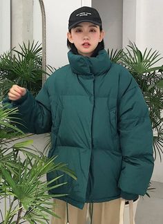 Korean Style Winter, Puffer Jacket Outfit, Loose Jacket, Egirl Outfits, Winter Puffer Jackets, Rainbow Outfit, Outwear Coat, Tumblr Outfits, Puffy Jacket