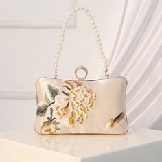 44587084513332 Feminine Beige Evening Bag, Beige Feminine Evening Bag, Feminine Beige Evening Bag For Formal Occasions, Floral Embroidered Evening Bags, Feminine Beige Clutch For Evening, Cream Rectangular Evening Bag, Elegant Cream Rectangular Clutch, Elegant Embroidered Rectangular Bags, Elegant Embroidered Bags For Ceremony