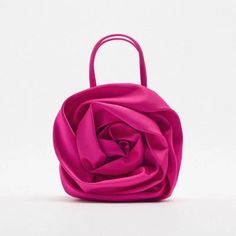 Material principal y forro: seda
	Forma: Solapa
	Ocasión: Fiesta
	Tipo de cierre: Cerrojo
	Dureza: suave
	Tipo de Patrón: Floral
	23cm x 23cm x 12cm Desain Tote Bag, Flower Handbag, Diy Bag Designs, Floral Handbags, Tas Fashion, Potli Bags, Satin Bags, Fancy Bags, Flower Bag