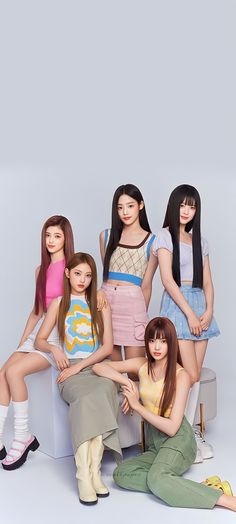 New Jeans Danielle, Danielle Newjeans, Group Poses, Jeans Y2k, Girls Jeans, Jean Outfits, South Korean Girls