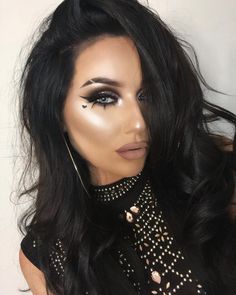 Alternative Rock Concert Makeup, Metallica Concert Makeup, Biker Chic Outfits, Rock N Roll Makeup Ideas, Rocker Chic Style Glam Rock Makeup, Soft Punk Makeup, Heavy Metal Concert Makeup, Rock Inspired Makeup, Goth Festival Makeup