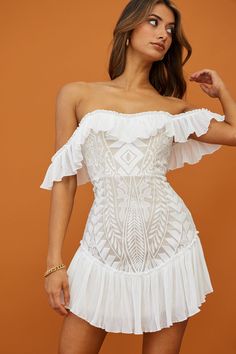 Stop whatever you are doing and take a moment to behold the beauty that is our Dreamy dress. Aptly named because, well, it's just downright DREAMY. The slight sweetheart neckline, the drapey off-shoulder, crêpe ruffle sleeves, the flirty ruffle hemline, this dress has it all! And how stunning is that embroidery throughout the torso? Heaven! Pair it with simple nude heels because this dress is already perfection. Leslie White, Easter Dresses For Toddlers, Selfie Leslie, Yellow Bridesmaids, Mini Dress White, Dreamy Dress, Blue Bridesmaids, Date Night Dresses, Easter Dress