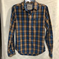 Nwot Plaid Button Front. Athletic Fit. Size Xs Juniors American Shirts, Athletic Fits, Casual Shirts For Men, Blue Gold, Casual Button Down Shirts, American Eagle Outfitters, American Eagle, Button Up, Mens Shirts