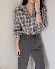 Grey Shirt Outfit Women, Quick Outfits, Outfit Women, Fashion Hacks Clothes