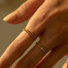 Ring Aesthetic Minimalist, Subtle Rings, Gold Minimalistic Jewelry, Dainty Rings Aesthetic, Stacking Gold Rings, Stackable Rings Gold, Ring Combo, Rings Simple Everyday, Minimal Ring Stack