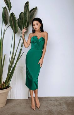 Fabric: Heavy Satin ﻿﻿Cotton 50%, Polyester 50% ﻿﻿Strapless dress ﻿﻿Corseted ﻿﻿V-neck dress ﻿﻿Back slit ﻿﻿Midi length ﻿﻿Colors: Red, Emerald, Black, White Emerald Green Dress Formal Midi, Emerald Green Wedding Guest Dress, Cocktail Midi Dress, Life Vibes, Dressy Dress, Green Cocktail Dress, Emerald Dresses, Green Dresses, Dress Back