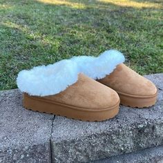 The Perfect Cozy Weather Slip On Slides Outdoor Shoes - Slipper Style Tan With The Softest White Faux Fur Detail Faux Fur Inside As Well Casual Faux Fur Slippers For Winter, Casual Winter Slippers With Faux Fur Lining, Brown Faux Fur Casual Slippers, Brown Casual Faux Fur Slippers, Casual Brown Faux Fur Slippers, Madewell Sneaker, Cozy Weather, Brooks Running Shoes, Cork Wedges Sandals