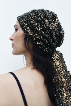 Cap headband with bead and sequin appliqué. Elastic detail and bows at back. Fall Vision Board, Total Black Look, Chemo Turbans, Scarf Flower, Veiled Hats, Outfit Zara, Black Look, Basic Makeup, Concept Clothing