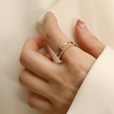 Color: 14K Gold Size: Adjustable Opening Fashion Element: Circle, Ring, Line Style: Simple Finger Design, Gold Finger Rings, Index Finger Rings, Ring Jewellery Design, Gold Rings Simple, Fingers Design, Cold Style, Index Finger, Circle Ring