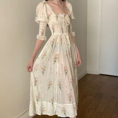 Only Worn A Couple Of Times For A Few Hours. Perfect Condition. Unlined, Puffy Sleeves, Floaty Skirt, Floral Bouquet Print, 100% Cotton. Painted Bouquet, Dress Painting, Skirt Floral, Home Dress, Puffy Sleeves, Floral Bouquets, Things To Buy, A Couple, Color White