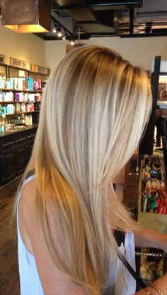 Hair Blonde Highlights Lowlights, Balayage Straight Hair, Balayage Straight, Medium Hairstyle, Summer Blonde Hair, Summer Blonde, Straight Blonde Hair, Balayage Blonde, Blonde Hair Looks