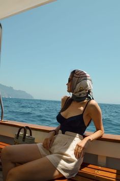 Old Money Beach, Amalfi Coast Outfits, Yacht Outfit, Coast Outfit, Capri Outfits, Comer See, Beach Vacation Outfits, Summer Vacation Outfits, Boating Outfit