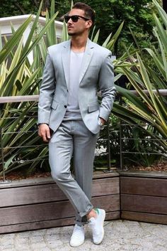 Grey Mens Suit, Suits And Sneakers, Suit For Wedding, Formal Men Outfit, Mens Fashion Blog, Groomsmen Suits, Man Fashion, Groom Wear, Custom Suit