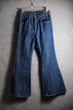 Levi's 1987's Vintage 684 Orange Tab Bell Bottom Denim Jeans  SIZE W32 Waist：41cm Thigh：30cm Length：110cm Inseam：83cm Leg opening：32cm Welcome to our online store The price on the official website will be more favorable https://bansecondhandgoods.com/ Worldwide Shipping The official website provides credit card services,  please contact us via private message if necessary. Find us IG :  ban_secondhand_goods Thank you for checking us out :) Bell Bottom, Bell Bottoms, Taiwan, Mens Jeans, Levi's, Denim Jeans, Jeans Size, Art Collection, Credit Card