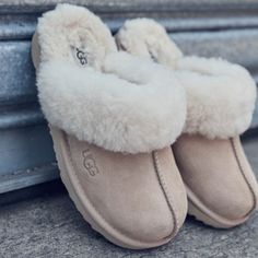 New In Box Big Kids Size + 1.5= Womens Size Pink Ugg Slippers, Pink Uggs, Ugg Tasman Slippers, Shoe Size Chart Kids, Best Slippers, Kids Sand, Preppy Shoes, Ugg Tasman, Shoes Ugg